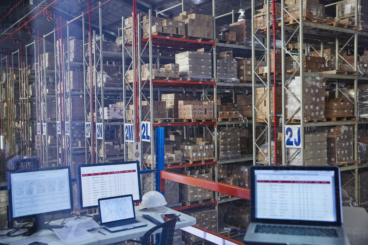 laptops-and-computers-in-distribution-warehouse-HOXF02444 (1)